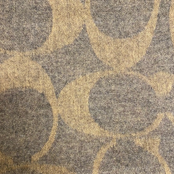 Brand new Coach wool,silk,cashmere blend scarf - Picture 3 of 4